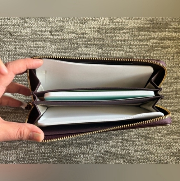 Kate Spade Zip Wristlet, Wallet Case Purple NWT - Picture 3 of 4